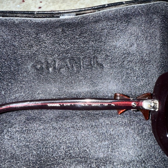 CHANEL Ribbon Logo CC Sunglasses - Picture 3 of 7